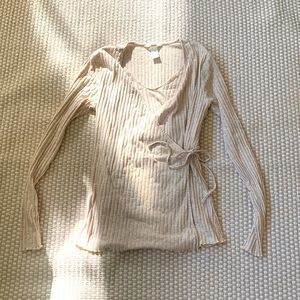 H&M ivory nursing tee